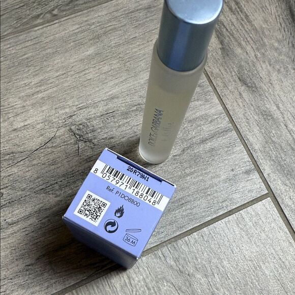 Dolce & Gabbana Light Blue Roll on & Blue Jasmine Mini Perfumes - Picture 9 of 16